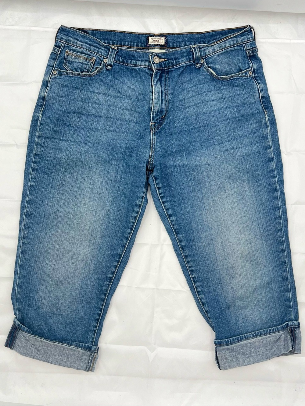 J017 Levi’s 515 Women’s Blue Denim Capris